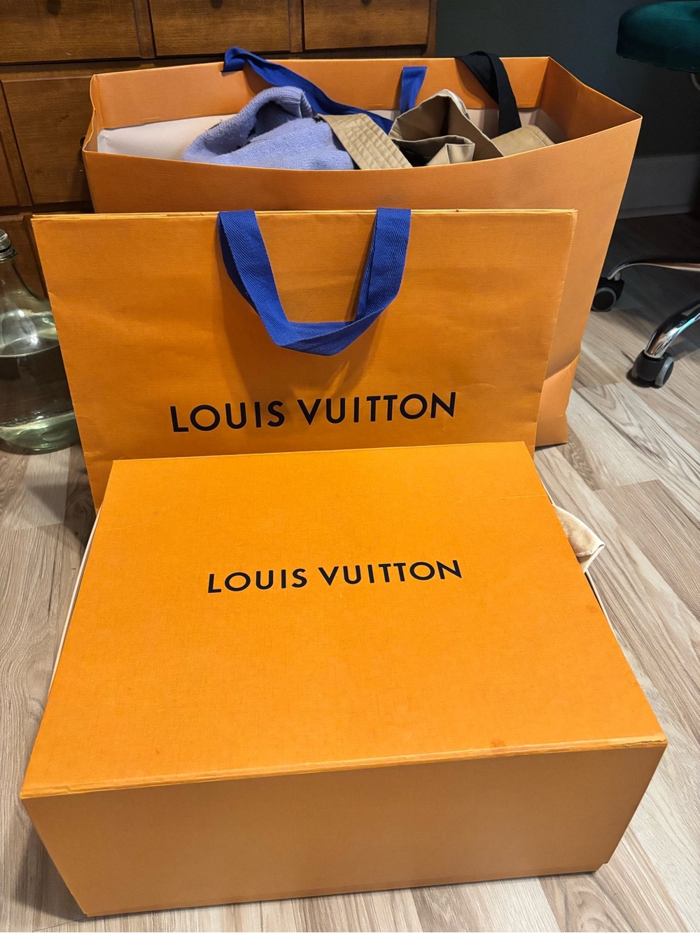 Louis Vuitton Neverfull MM Tote Bag in Black Epi Leather - Picture 2 of 15